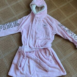 Cozy PINK robe with hood and front pockets. Size M/L